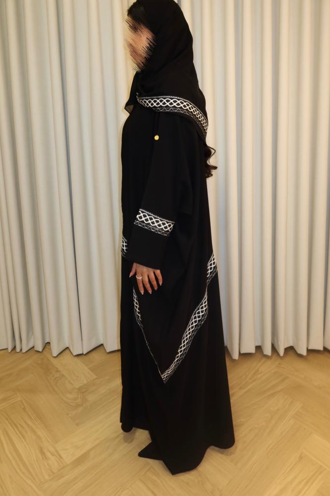 Classic Crochet Abaya | العباية الكلاسيكية