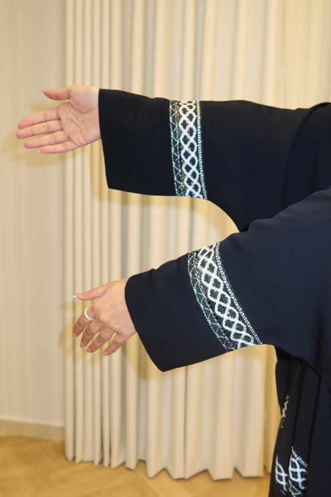 Classic Crochet Abaya | العباية الكلاسيكية