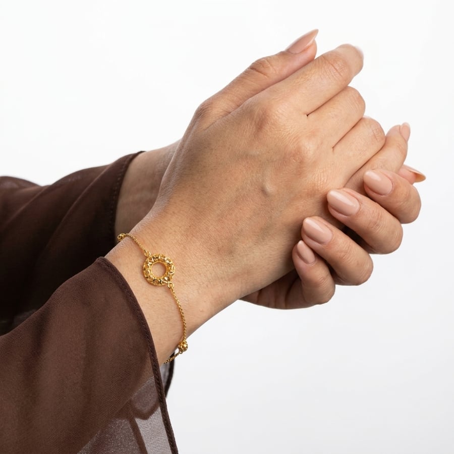 اسوارة ذهب على اليد