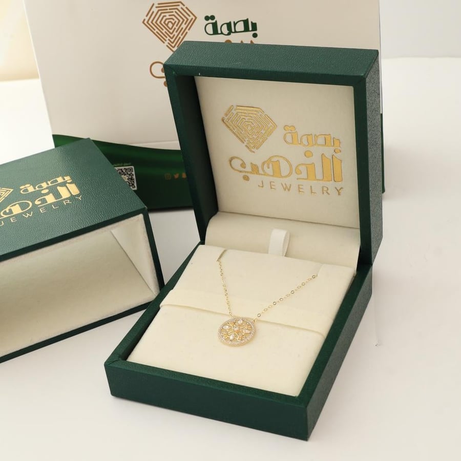 عقد ذهب عيار 18
