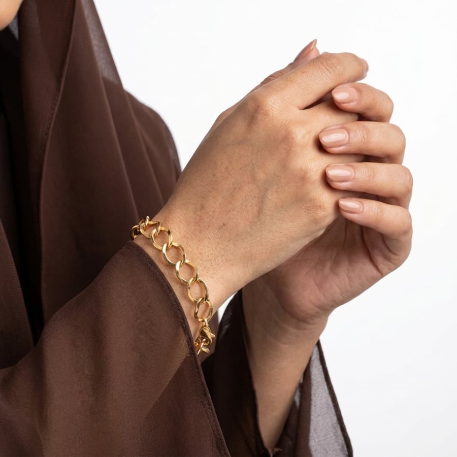 اسوارة ذهب على اليد