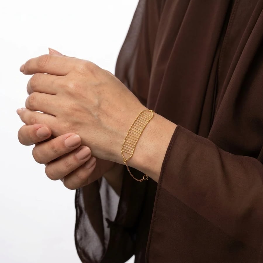 اسوارة ذهب على اليد