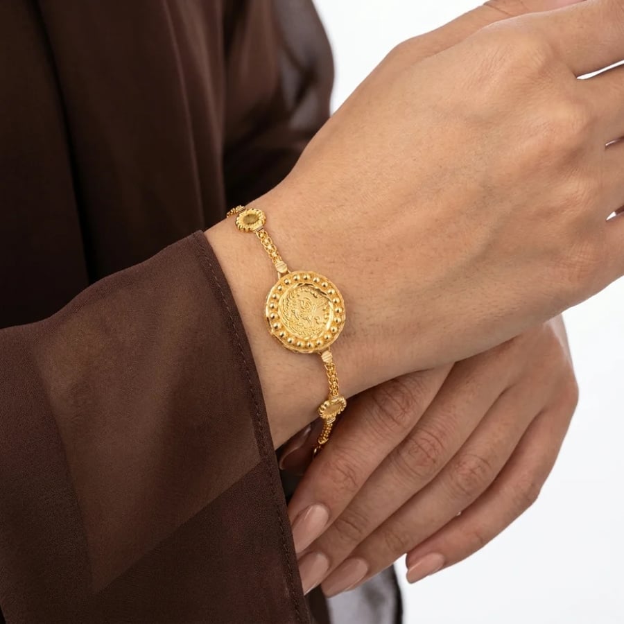 اسوارة ذهب على اليد
