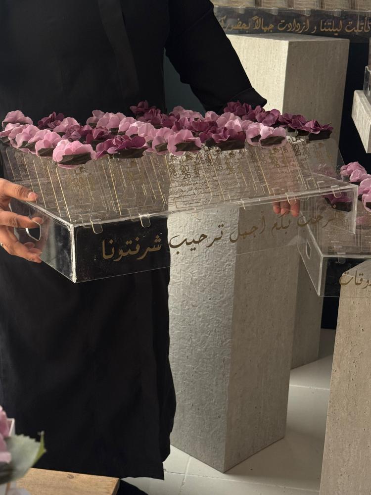 صينيه اكريلك بها 50 لوح كسرة عود موروكي