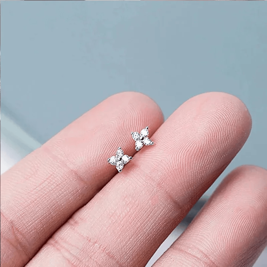 A soft silver accessory set