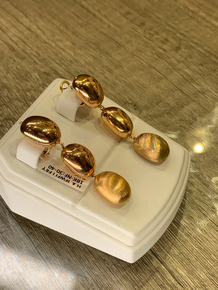 حلق ذهب عيار 18 / E-1250 الوزن 9.46