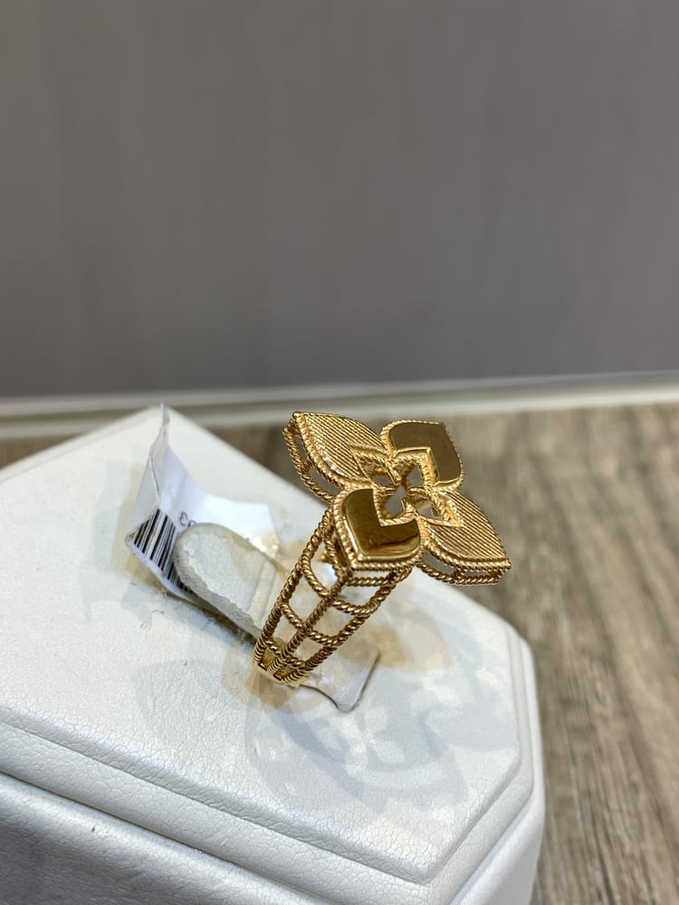 18 karat gold ring