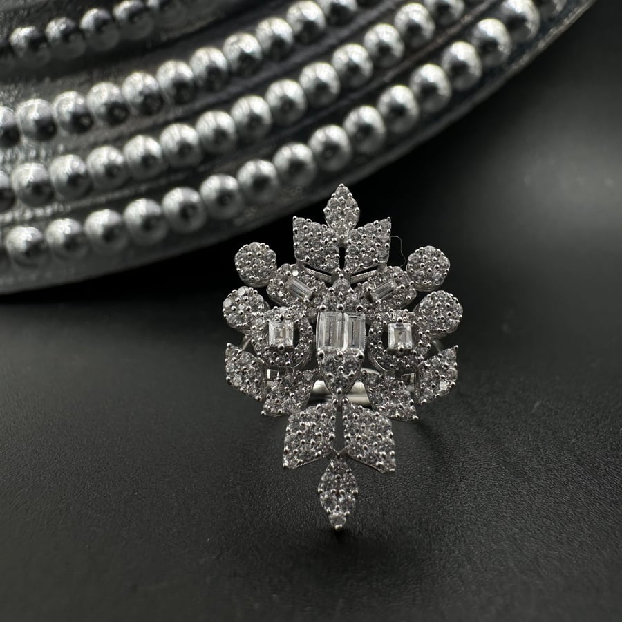 White gold ring 18 karat