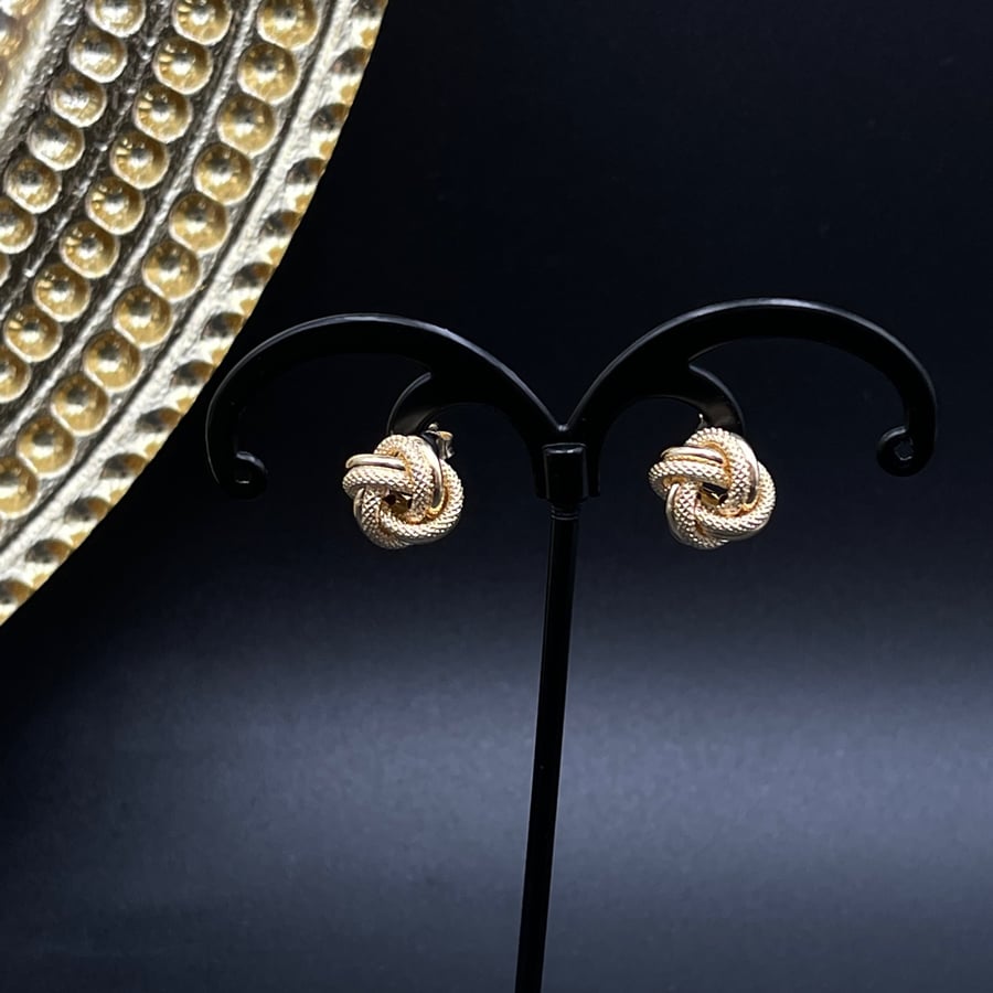 18 karat yellow gold ring