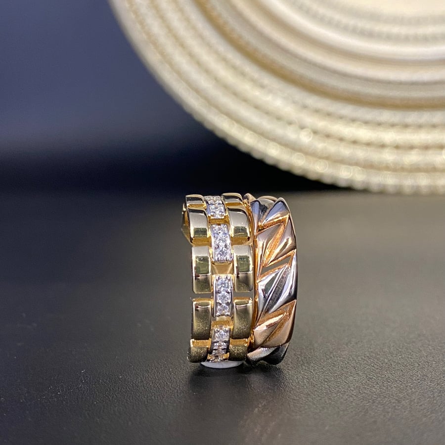 18 karat gold ring