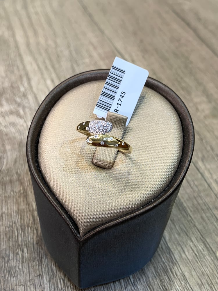 18-karat gold ring, smooth and elegant R-1745