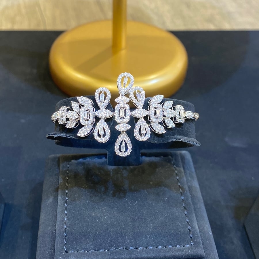 White gold set with diamond design