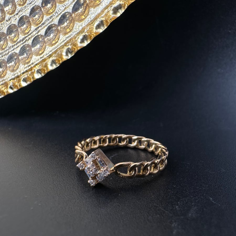 18 karat yellow gold ring