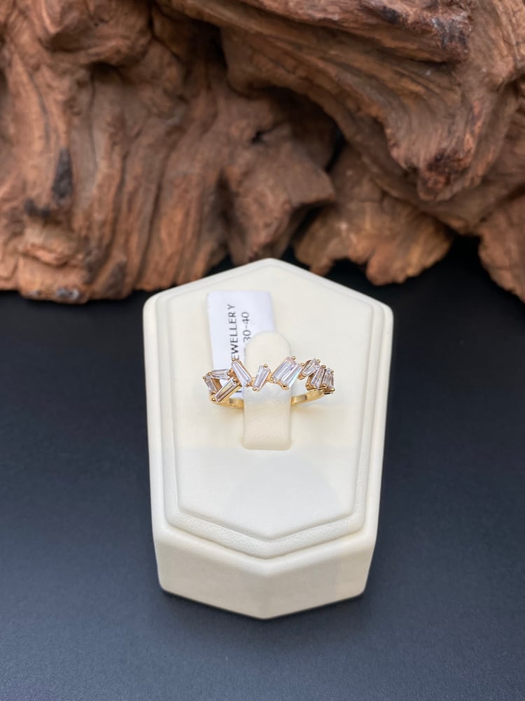 18-karat gold ring