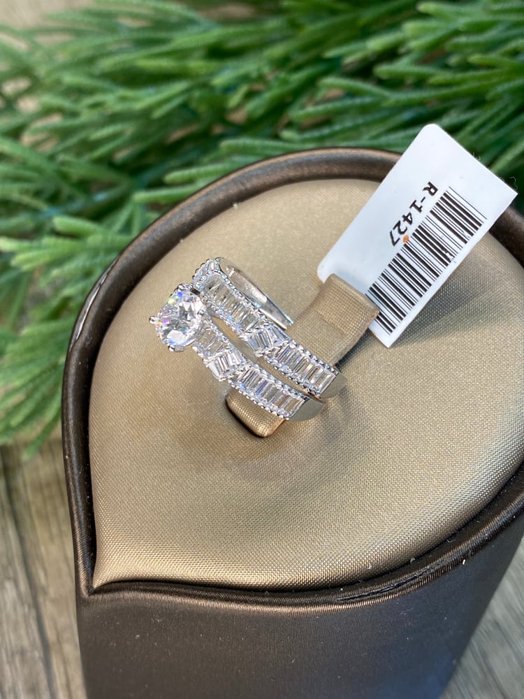 White gold twins with a modern and elegant design, 18 karat R-1427