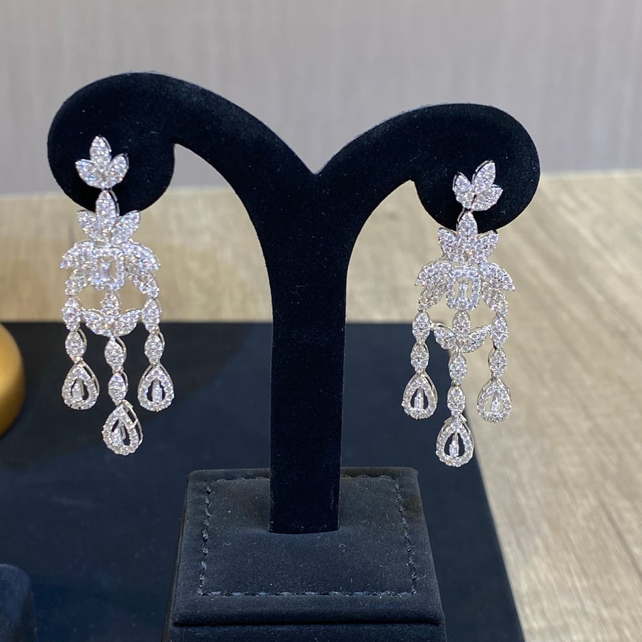 White gold set with diamond design