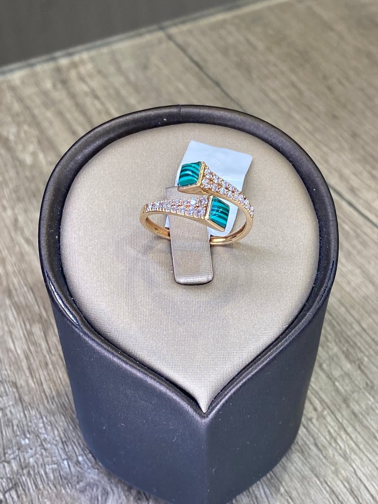 Yellow gold ring with a green stone, 18 karat