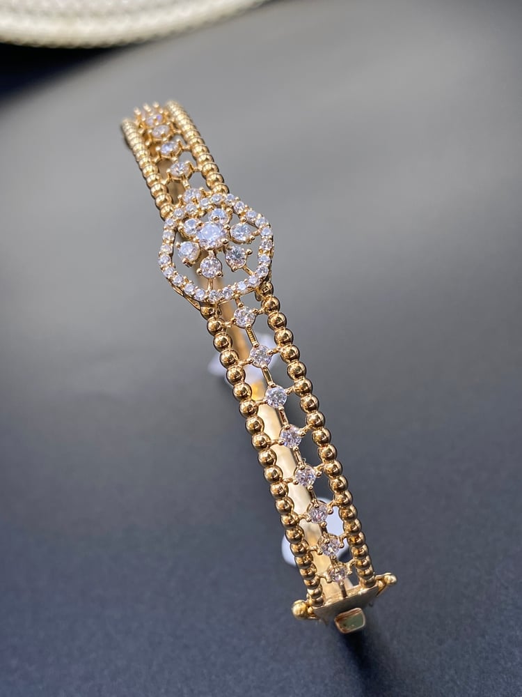 Gold bracelet 18