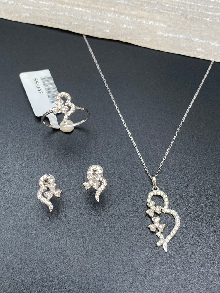 Half a 18-karat gold set