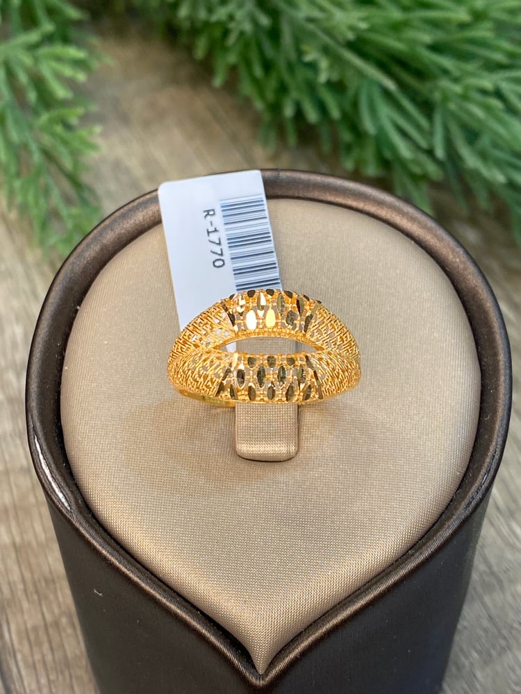 Elegant 21-karat gold ring R-1770