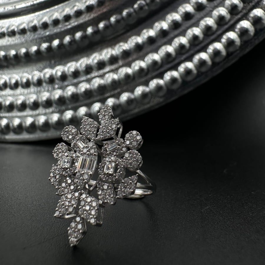 White gold ring 18 karat