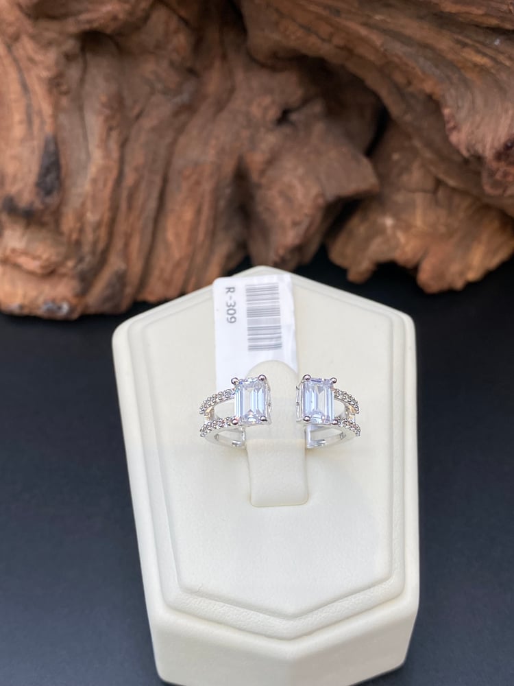 18-karat gold ring