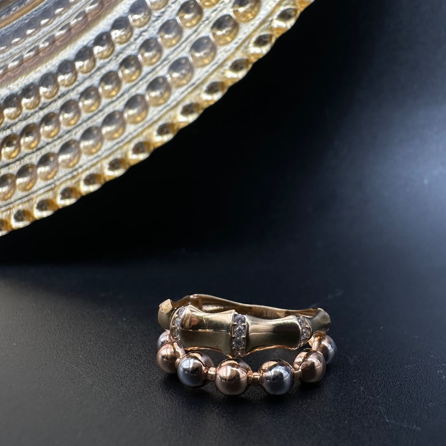 Colored gold ring 18 karat