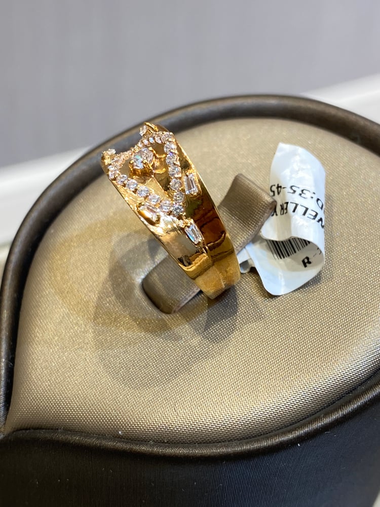 18-karat gold ring