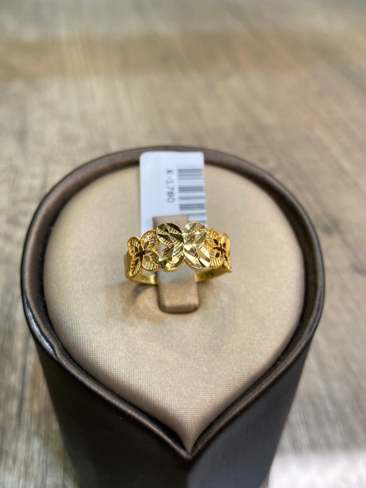 Beautiful and elegant 21-karat gold ring R-1780