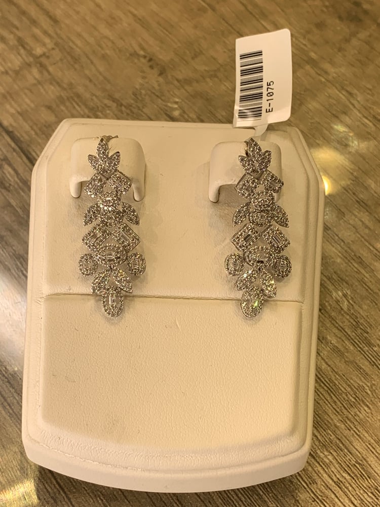 حلق ذهب عيار 18 / E-1075 الوزن 5.00