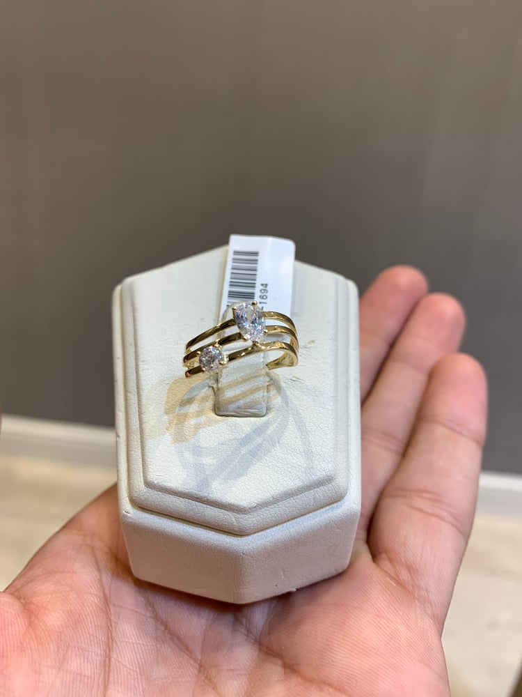 18-karat gold ring