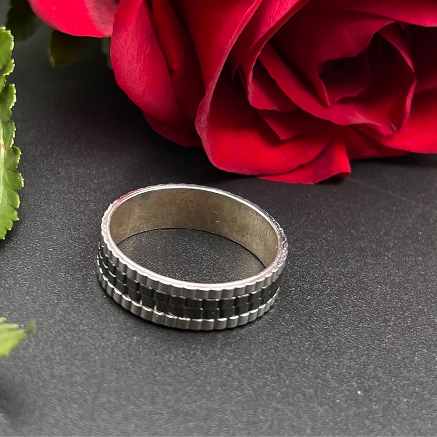 Men's silver ring