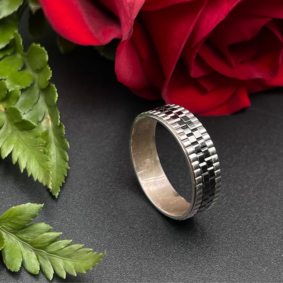 Men's silver ring