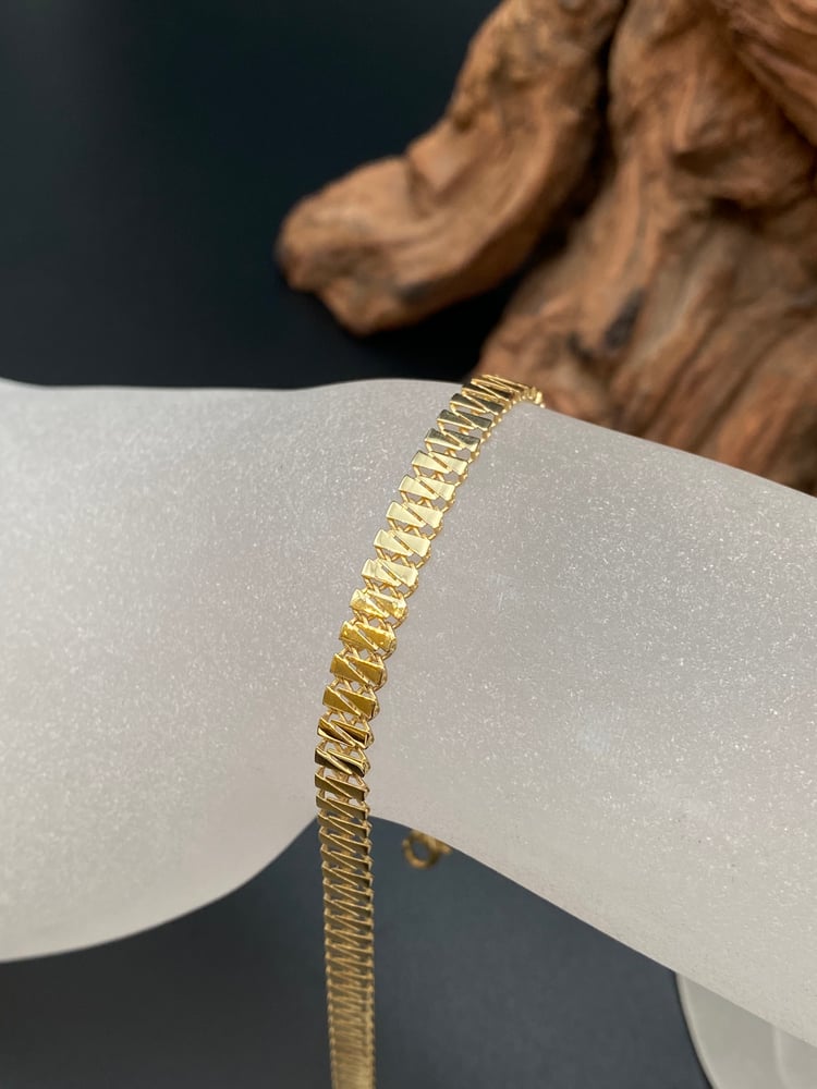 Gold bracelet 18