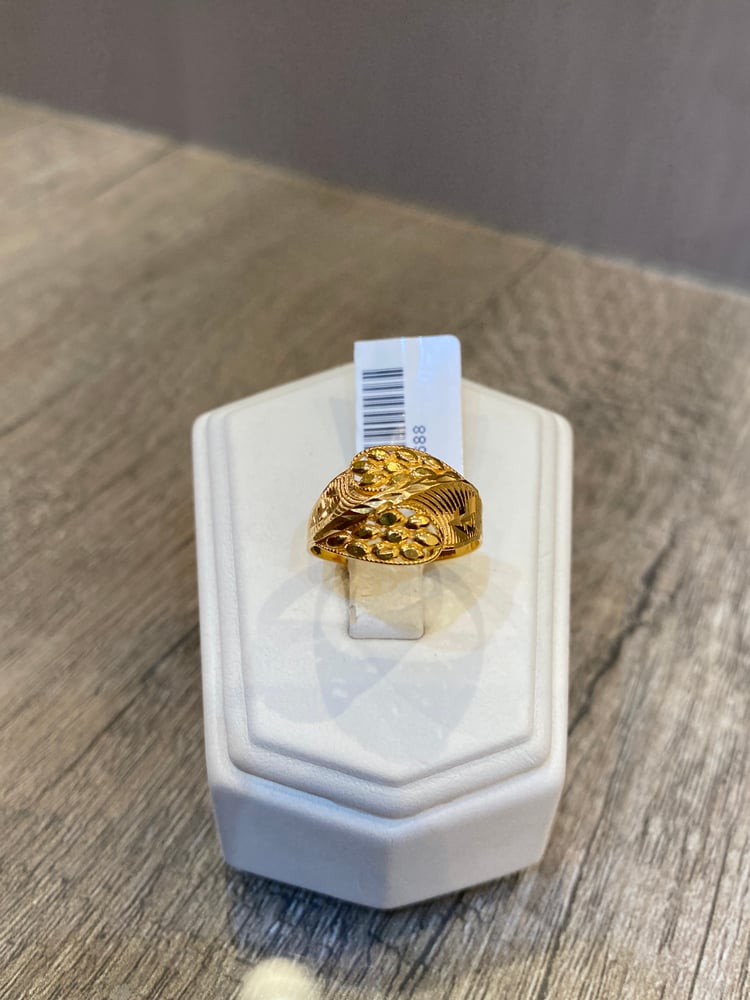 Gold ring 21 karat / beautiful and distinctive
