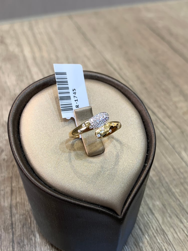 18-karat gold ring, smooth and elegant R-1745