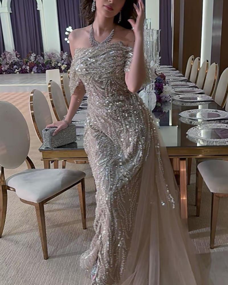 Alya's dress