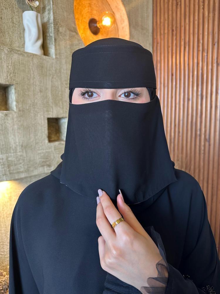 Hijab in the middle of a tilt