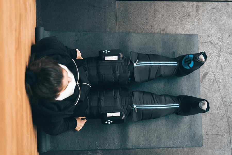 أحذية الضغط اللاسلكية للتعافي السريع | Compex Ayre™ Wireless Rapid-Recovery Compression Boots