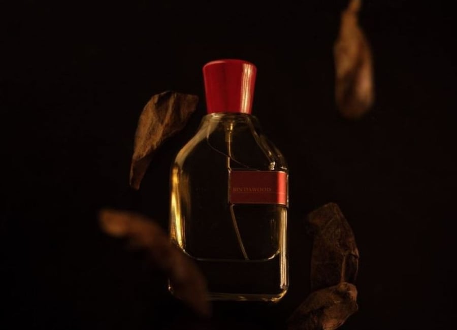 زجاجة عطر العود الطبيعي الفاخر لجميع الفصول من الهتون للعطور
