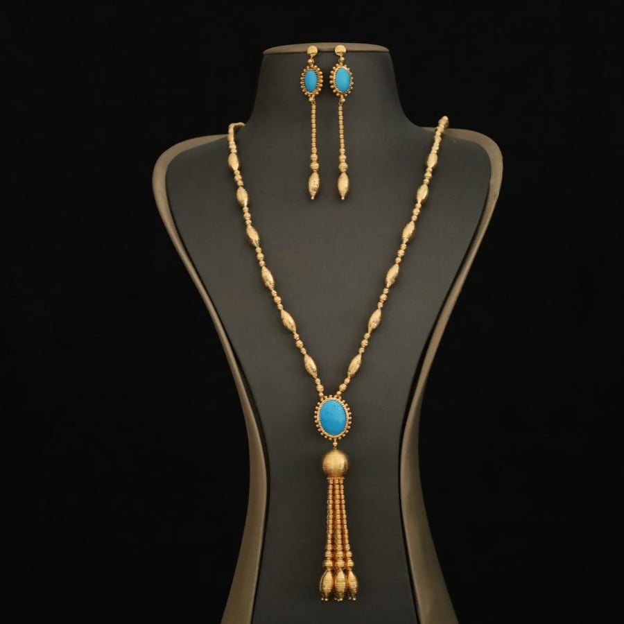 Set decorated with a sky blue agate stone