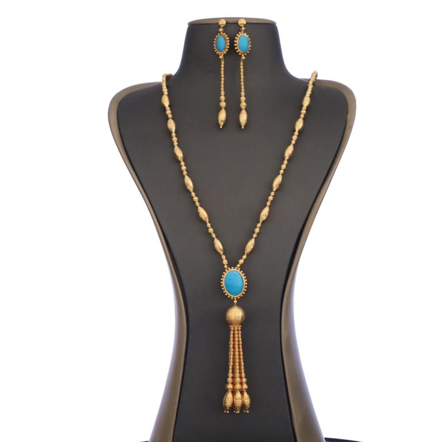 Set decorated with a sky blue agate stone