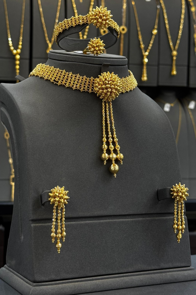 Gold set collar system