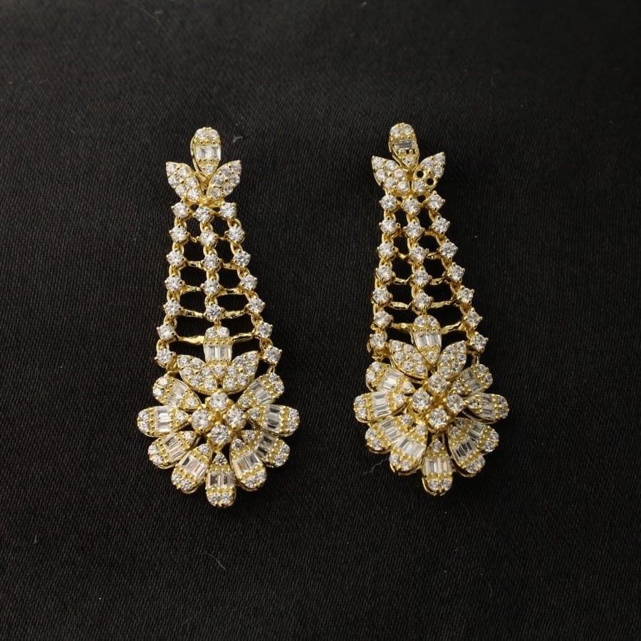 Gold diamond ring application