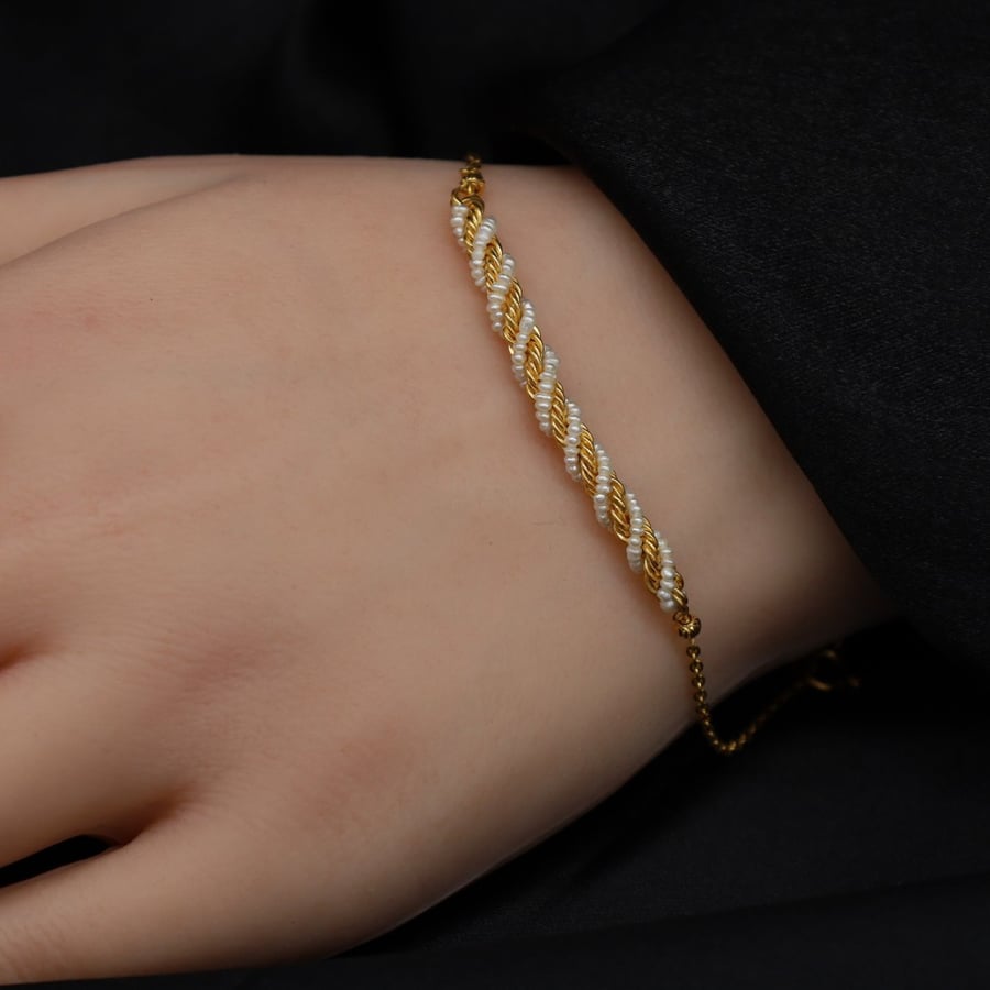 Its walls are falling down, decorated with pearls.