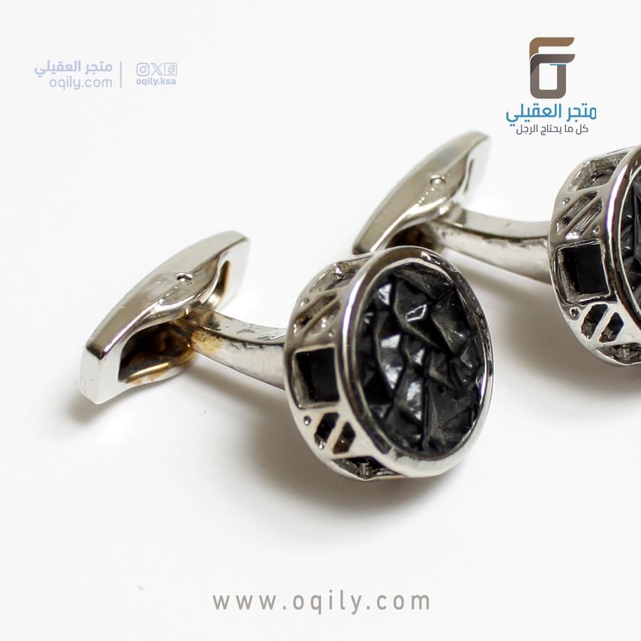 كبكات رجالية فضية بحجر أسود فاخر