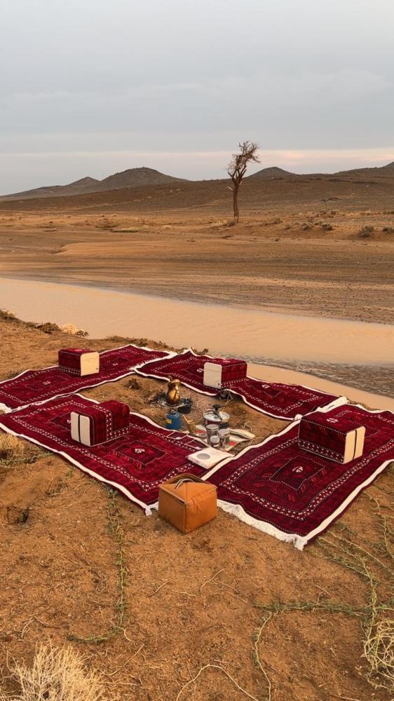 طقم فكتوري اربع فرشات مطرزه مع اربع مراكي 2 بيز مجاناً