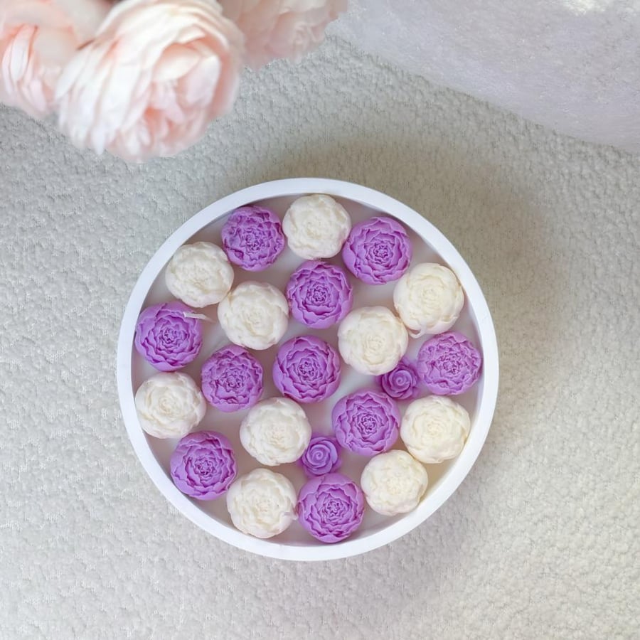 Vase of candles (purple and white)