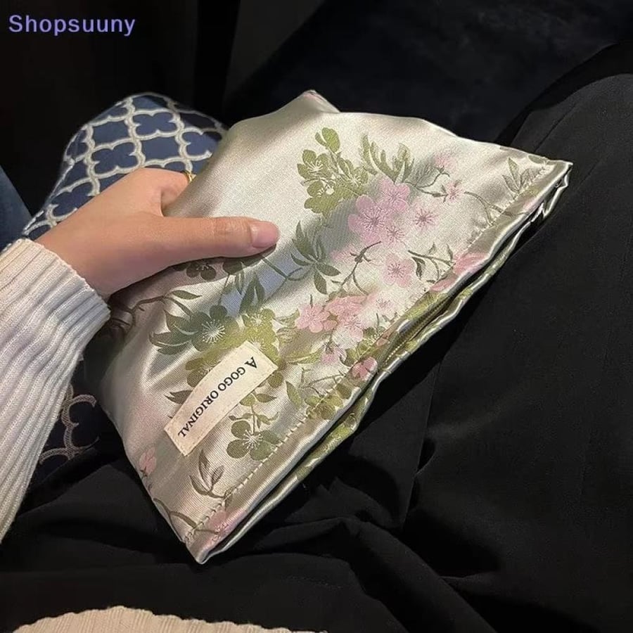 حقيبة مكياج ساتان احترافية محمولة