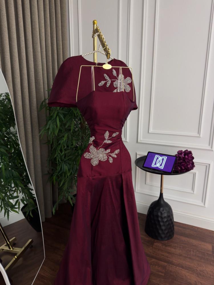 Chantoon dress with hand embroidery